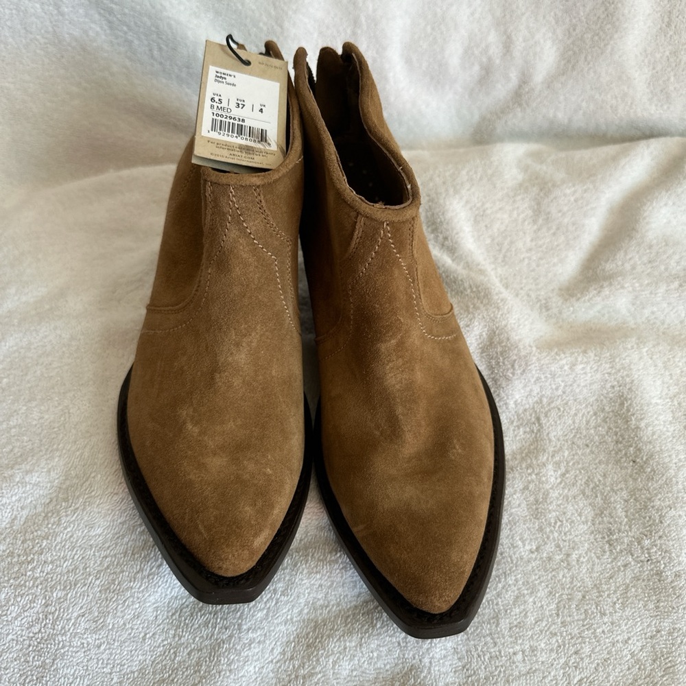Brand new ankle ARIAT boots